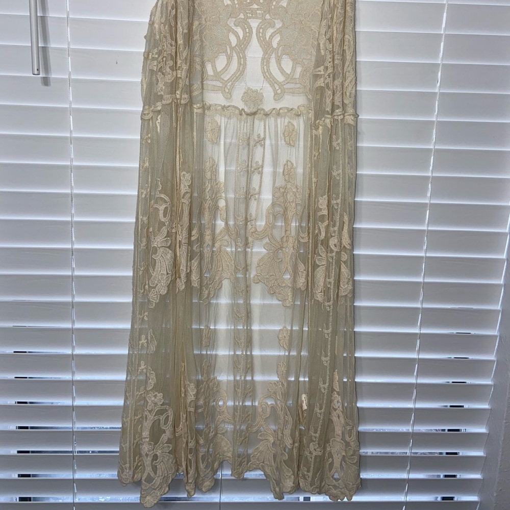 Cavenders Long White Sleeveless Kimono